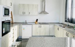 A kitchen or kitchenette at COMPLEJO RURAL TORRES Y NAVAS