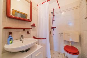 Et badeværelse på Cottage Casa Gina - Goelba + 12 billeder