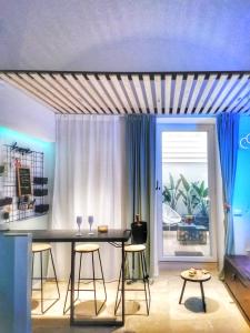 a dining room with a table and chairs and a window at Hello Gorgeous Suite Bari in Bari