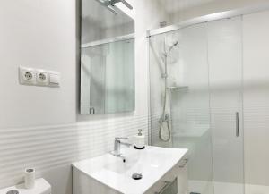 Et badeværelse på MalagadeVacaciones - La mar salada + 21 billeder