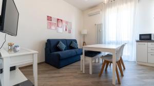 A television and/or entertainment centre at Italianway - Baracca 7 B