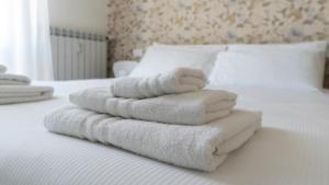 A bed or beds in a room at Italianway - Baracca 7 B