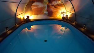 a hot tub in a room with a ceiling at Ferienapartement Stuermer in Nordhausen
