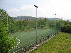 Tenis a/nebo squash v ubytování Agriturismo Torrazzetta nebo okolí
