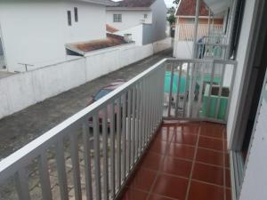 Sobrado Guaratuba tesisinde bir balkon veya teras