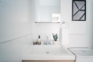 Gallery image of Comfy and Complete Studio Apt near Boystown - Oakdale 317 rep in Chicago