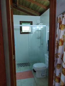 Ett badrum på Bangalô Kontiki