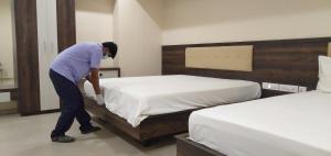 Ponnis Hotel客房内的一张或多张床位