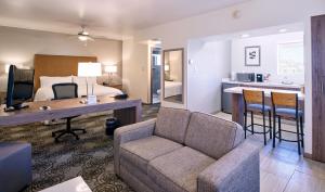 Kuchyň nebo kuchyňský kout v ubytování Holiday Inn & Suites Chihuahua Expo by IHG