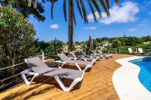 Baseinas apgyvendinimo įstaigoje Mediterranean Villa with Amazing Views arba netoliese