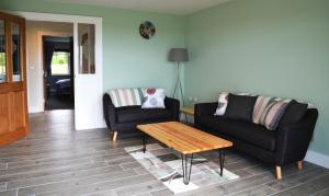 a living room with two couches and a coffee table at Béal na Banna in Coleraine