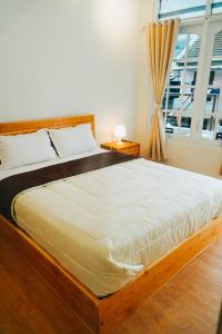 Postel nebo postele na pokoji v ubytování Hotel Gunung Mas Syariah