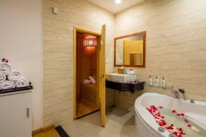 Koupelna v ubytování TTC Hotel Michelia