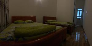 Tempat tidur dalam kamar di MOON Home
