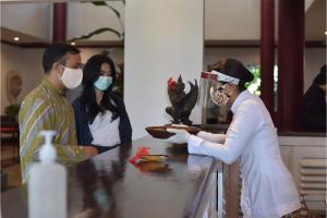 a group of people wearing face masks in a kitchen at Hotel Tugu Malang - CHSE Certified in Malang