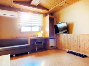 TV a/nebo společenská místnost v ubytování Casual House Sono