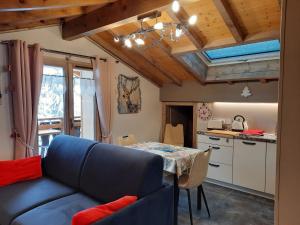 a living room with a blue couch and a table at Chalet la sapiniere in La Chapelle-dʼAbondance