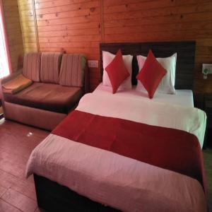 A bed or beds in a room at Jayshin Lake Vaitarna Resort - Igatpuri