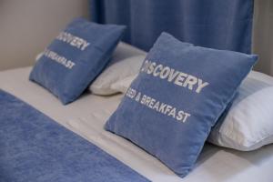 Postel nebo postele na pokoji v ubytování Discovery Hotel