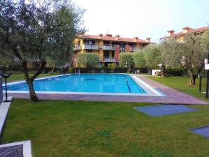 The swimming pool at or close to Villaggio dei Fiori - Viola - Gardagate