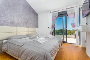 En eller flere senge i et værelse på Villa Maria Insel Krk + 45 billeder