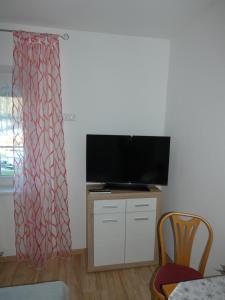 TV a/nebo společenská místnost v ubytování Gästezimmer Gombotz
