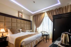 Uma cama ou camas num quarto em Kyona Alaziziyah - كيونا العزيزية