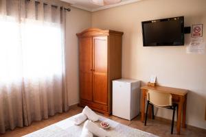 TV a/nebo společenská místnost v ubytování El Cordobés , alojamiento y habitaciones