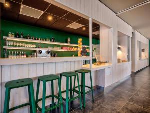 Lounge nebo bar v ubytování ibis Styles Arcachon Gujan Mestras