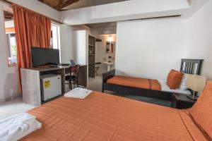 TV a/nebo společenská místnost v ubytování Sunset Hotel