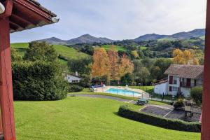 a view of a yard with a swimming pool at Bol d'air pur au coeur du pays basque in Souraïde