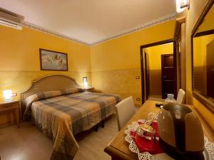 Ένα ή περισσότερα κρεβάτια σε δωμάτιο στο Hotel Berti