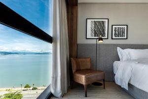 Postel nebo postele na pokoji v ubytování LK Design Hotel Florianópolis