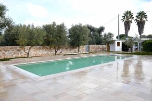 Bazén v ubytování Masseria Fragnale nebo v jeho okolí