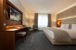 Postel nebo postele na pokoji v ubytování Hotel Oranien Wiesbaden