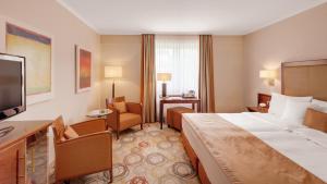 Postel nebo postele na pokoji v ubytování Hotel Oranien Wiesbaden