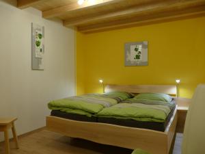 Tempat tidur dalam kamar di Ferienwohnung Lichtblick
