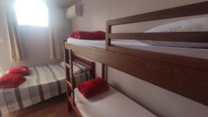 Dviaukštė lova arba lovos apgyvendinimo įstaigoje Space Hostel , quartos privativos