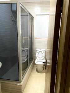 Nue-Crest Hotels & Suites的一间浴室