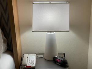 a white lamp sitting on top of a white table at Holiday Inn Bangor, an IHG Hotel in Bangor