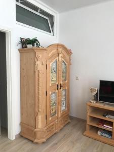 a wooden cabinet in the corner of a room at Sport-Alpin-Wohnung-4 in Oberstdorf