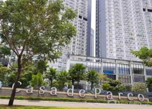 un cartello di fronte a un edificio con edifici alti di Futura Studio-Modern Apartment near CBD BSD a Serpong