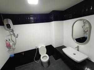 Bilik mandi di Bangsaen Royal Beach +3 gambar