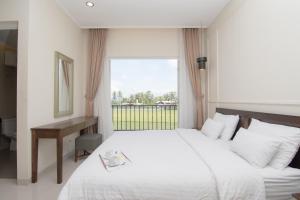 Postel nebo postele na pokoji v ubytování Sevilla Resort Magelang