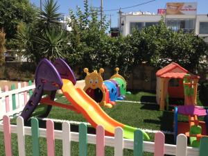 Zona de joacă pentru copii de la Ozukara Apart 1