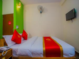 Letto o letti in una camera di Hotel Fewa Corner & Restro