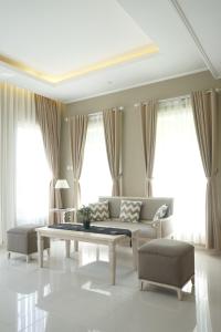 Posezení v ubytování Sevilla Resort Magelang
