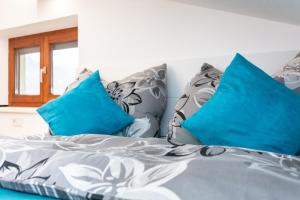 Postel nebo postele na pokoji v ubytování Ferienwohnung Steinplatte