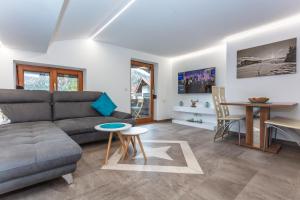 TV a/nebo společenská místnost v ubytování Ferienwohnung Steinplatte