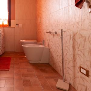 Ванна кімната в La casa de Rocche